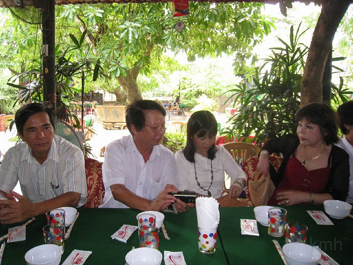 K3 voi Mai Huong_IMG_0024.jpg - Từ trái: Phúc K6, Thanh K1A, Hạnh K3, Mai Hương K3